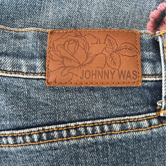 Johnny Was Cropped Baby Boot Embroidered Jeans size 31 - Picture 10 of 13
